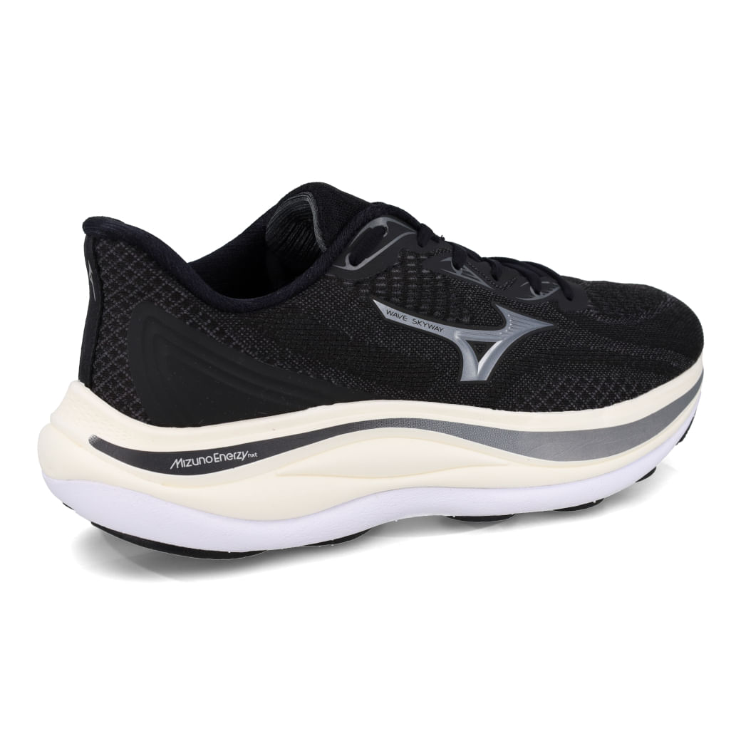 Tênis Mizuno Wave Skyway Masculino Preto em vista frontal para ajuste e conforto